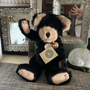 Boyd’s Bears John Henry bear archive series with tags 🐻